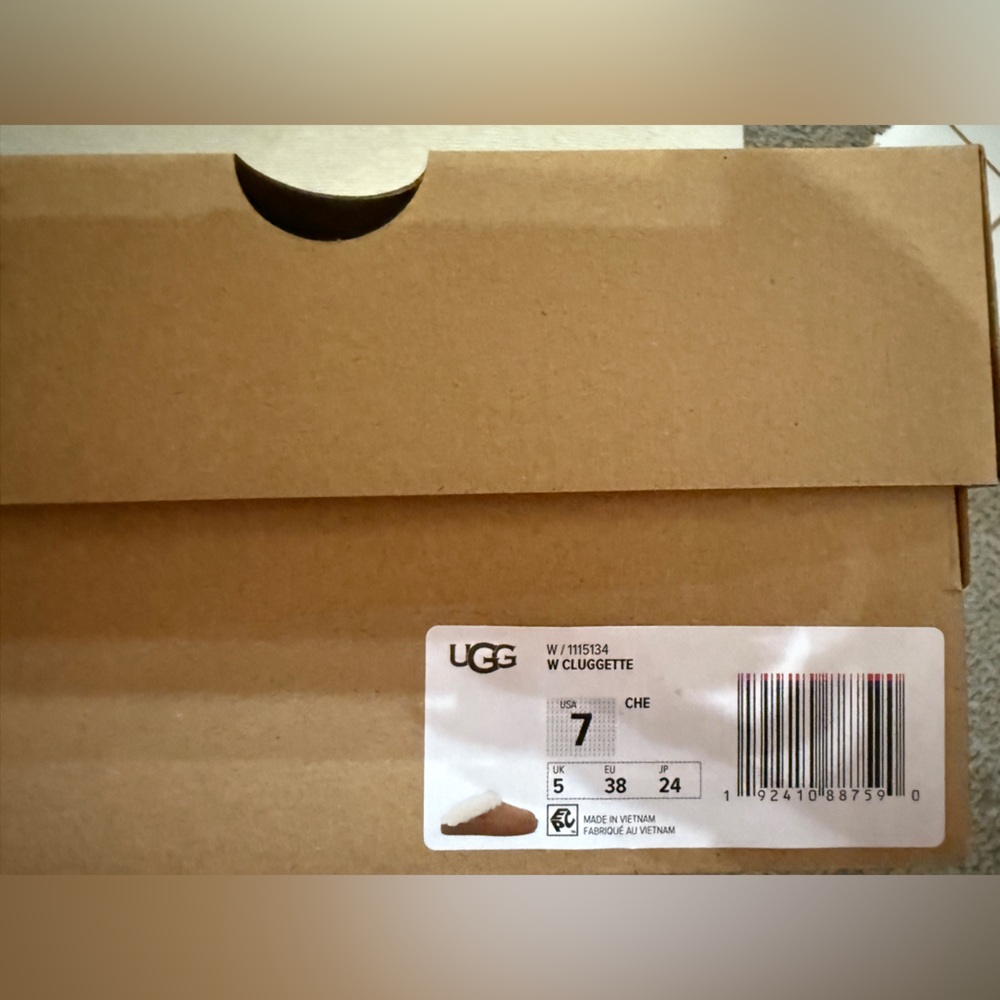 UGG cluggette beige slippers